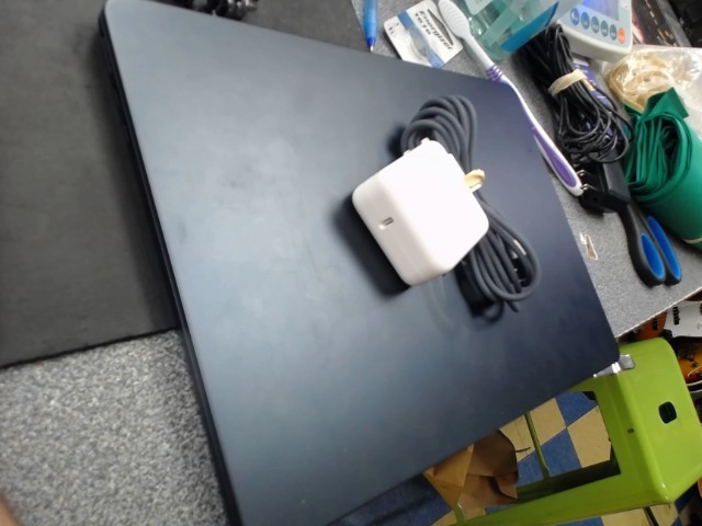 Macbook air 2025 a4 16gb ram 256ssd+char