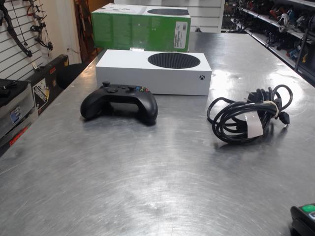 Serie s avec 1 manette et fils