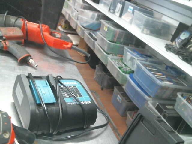 Chargeur makita