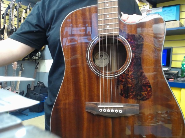 Guitare electro acoustique guild