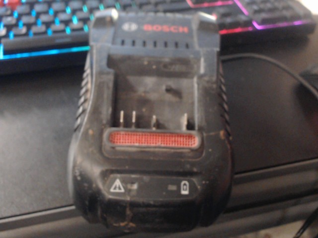 Chargeur de batterie 8ah