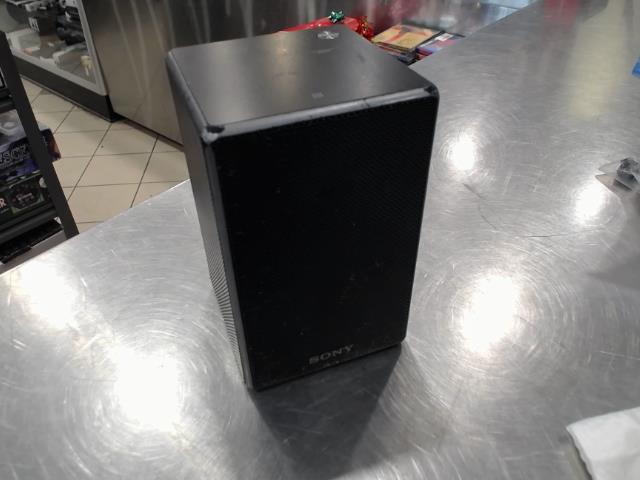 Spk bt wifi bass a cote dans le grillage