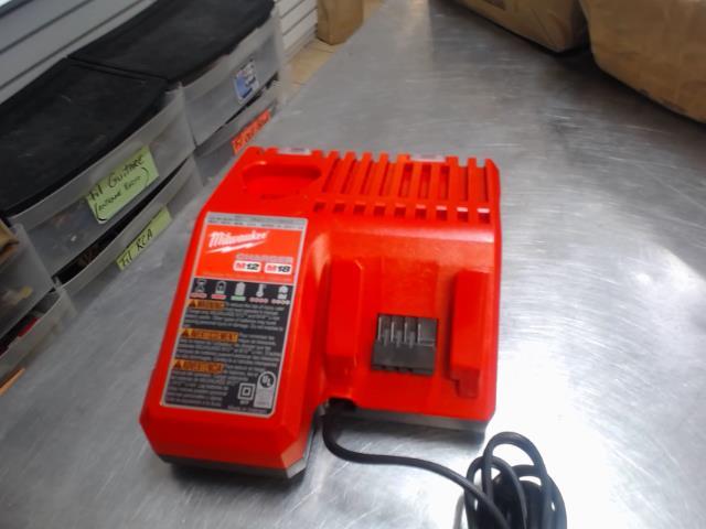 Chargeur milwaukee