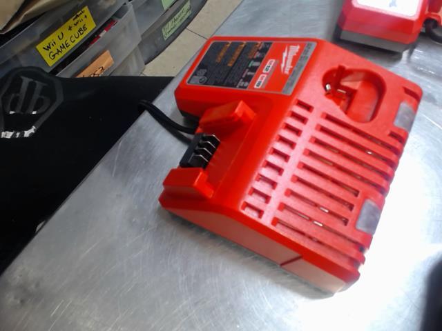 Chargeur milwaukee