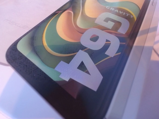 Cellulaire neuf  64 gig