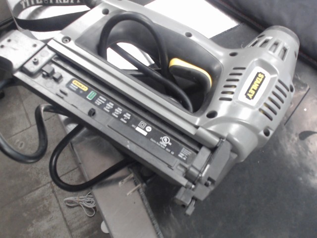 Clouseuse elctrique grise stanley