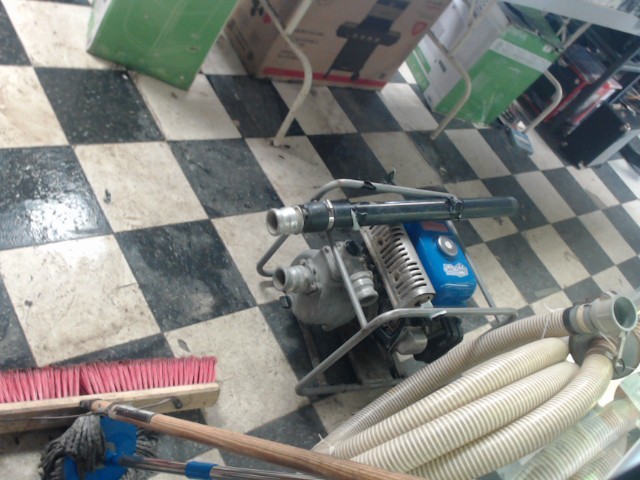 Pompe a eau a gas avec tuyaux