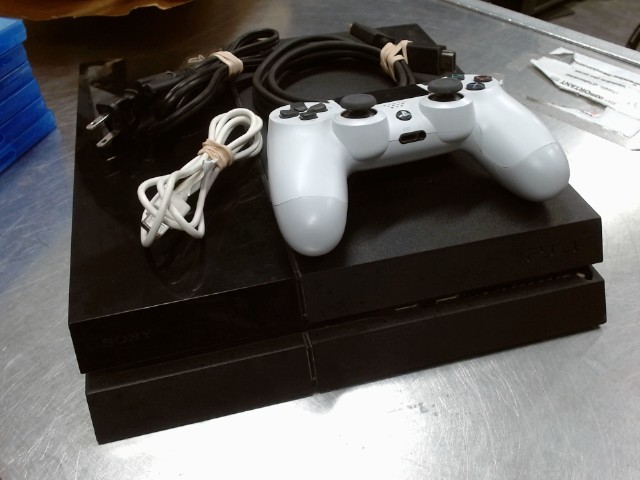 Console 1st gen ps4 + remote