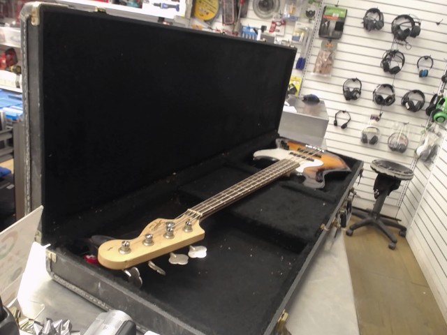 Bass fender squire