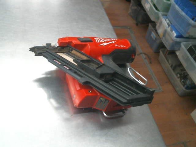 Cloueuse a clou 2- 3 1/2 a batterie