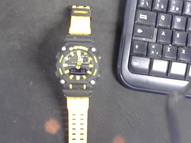 Montre casio g-shock jaune