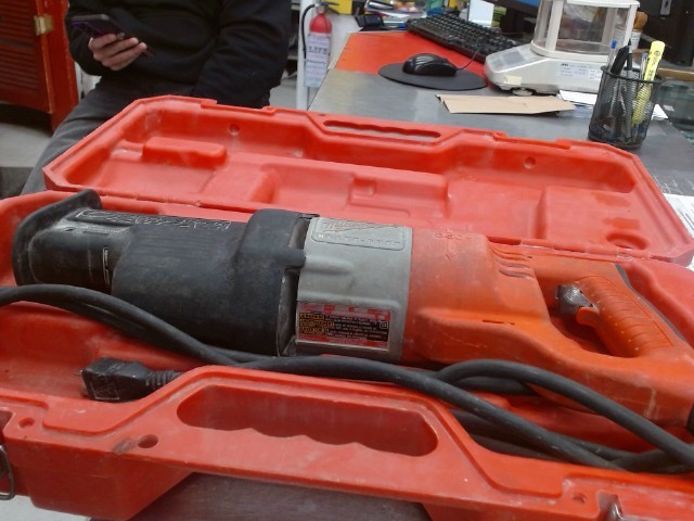 Milwaukee scie alternative with case