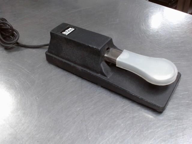 Sustain pedale on-stage gear