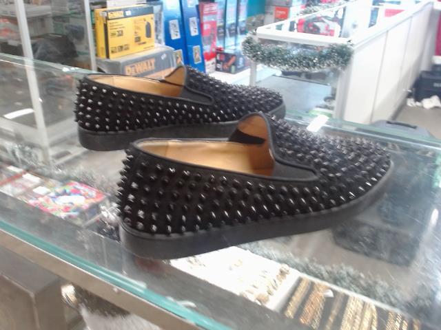 Paire louboutin paris size 12