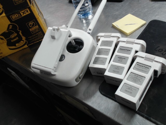 Manette gla300a et 3 batterie phantom 3