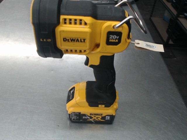 Lumiere dewalt avec batterie 5ah