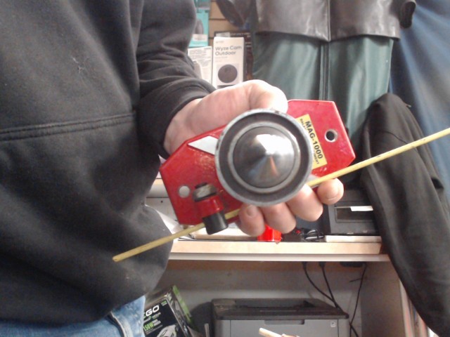 Lawnmower blade balancer