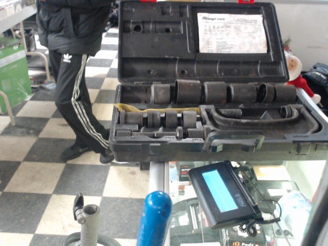 Ball joint set 13pc avec boite noir