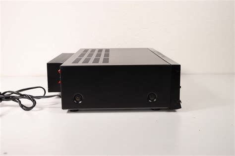 Integrated stereo amplifier