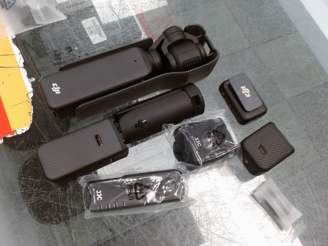 Dji pocket 3 avec accessoire et sac