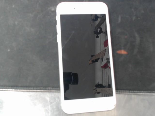 Iphone 8 blanc avec vitre craquer avant