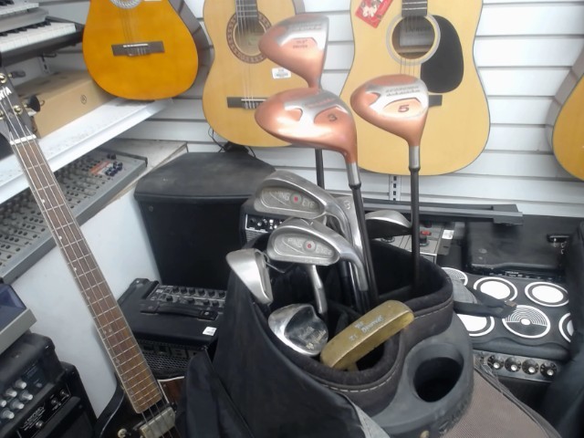 Lot de clubs de golfs dans sac