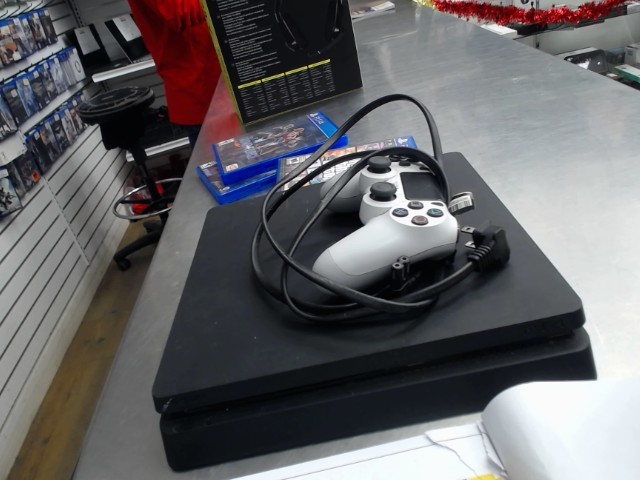 Ps4 avec mann et fil