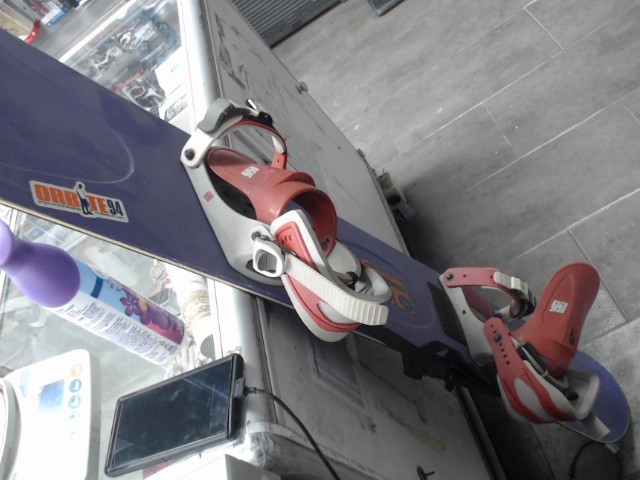 Planche a neige mauve orbite