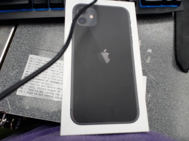 Iphone 11 noire avec boite