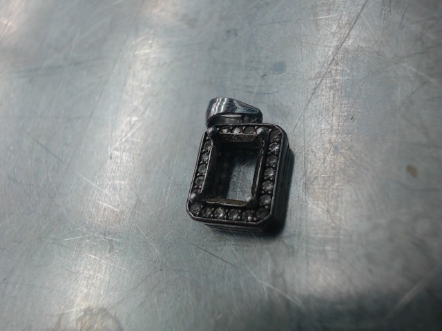 Breloque carree pierre manquant