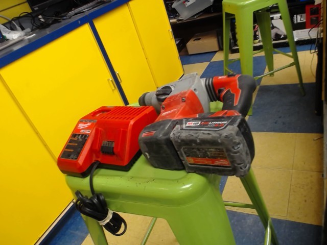 Milwaukee hammer drill ave batt et charg
