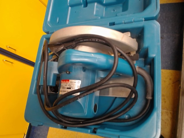 Scie a roue makita dans sa case