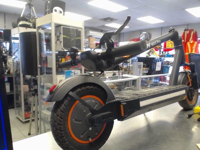 Trottinette electrique (pas de chargeur)