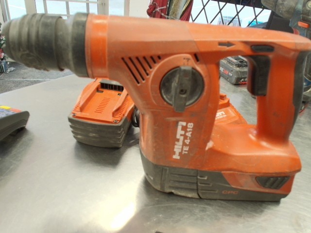 Drill hilti avec deux bat chargeur