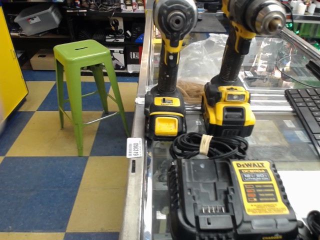 Kit dewalt 2 batt drill impact chargeur