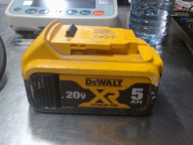 Dewalt dcb205 battery pack