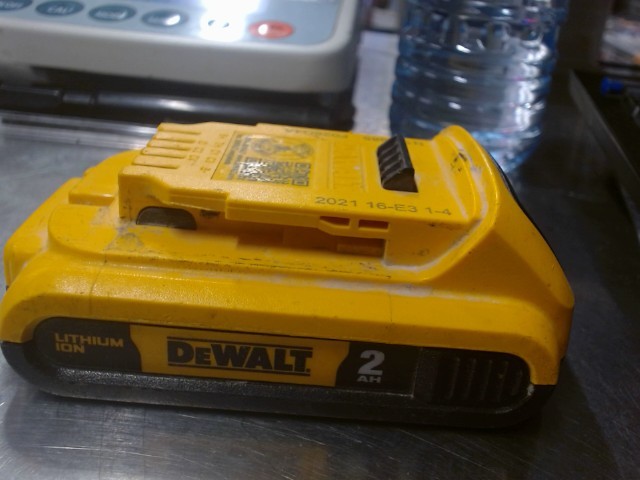 Dewalt dcb203 battery pack