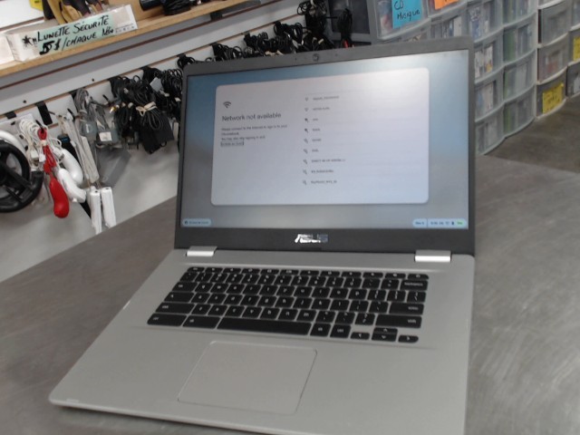 N3350/2.4ghz/4gb ram/32gb+chargeur