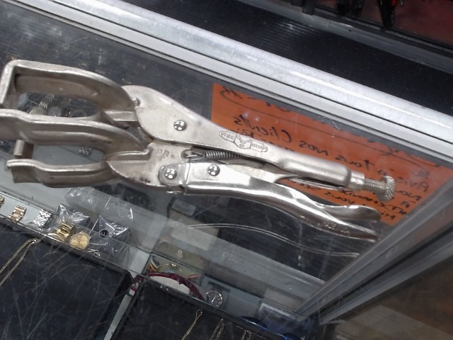 Pince en u vise-grip