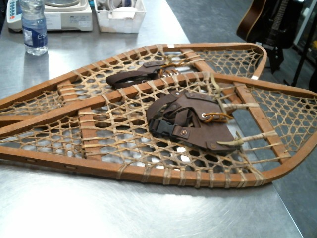 Raquette a neige en bois