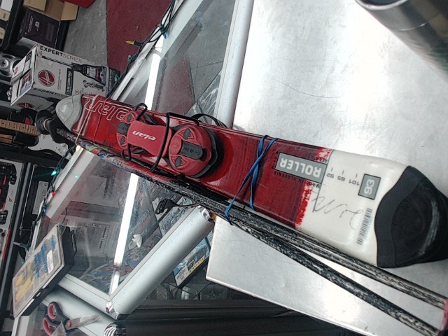 Ski rouge avec banton