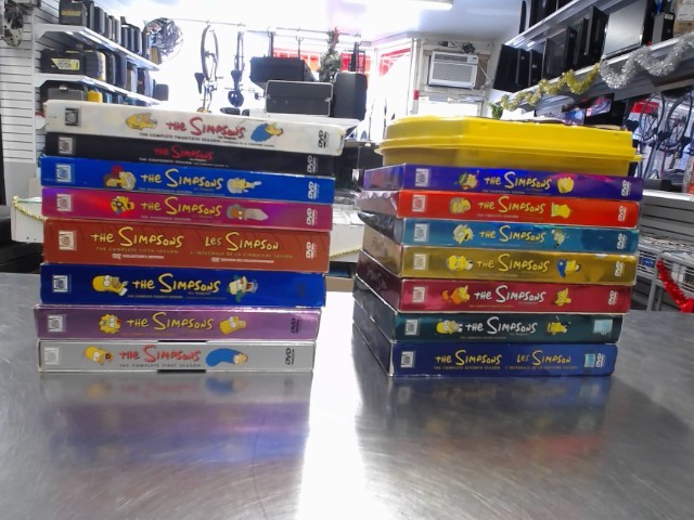 Lots de 16 series les simpson