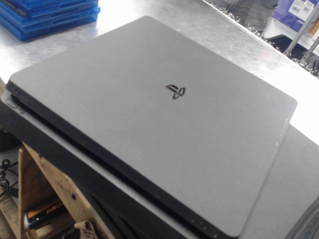 Playstation 4 slim