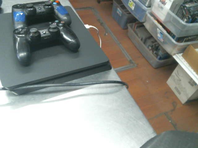 Console + 2 manettes 1to