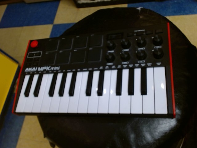 Midi mpk rouge et noir