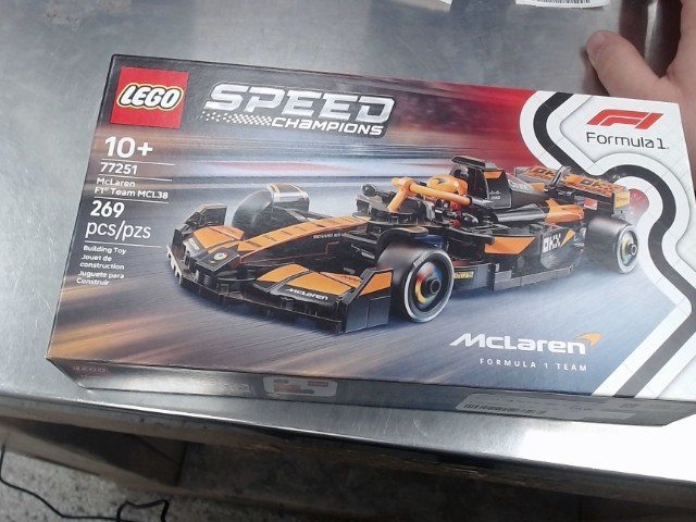 Mclaren f1 team mcl38