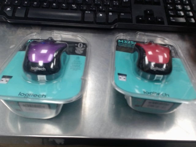 Souris new in box rouge