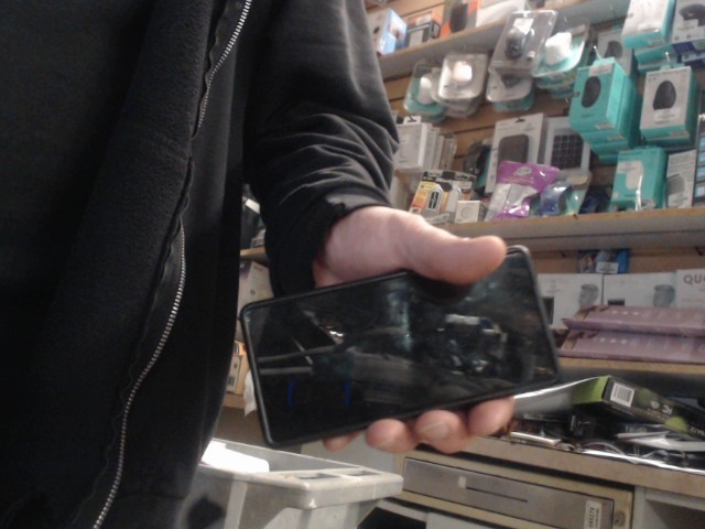 Tellephone cellulaire avec case noir