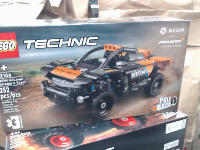 Neom mclaren extrem e team