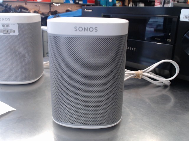 Wireless streaming speaker